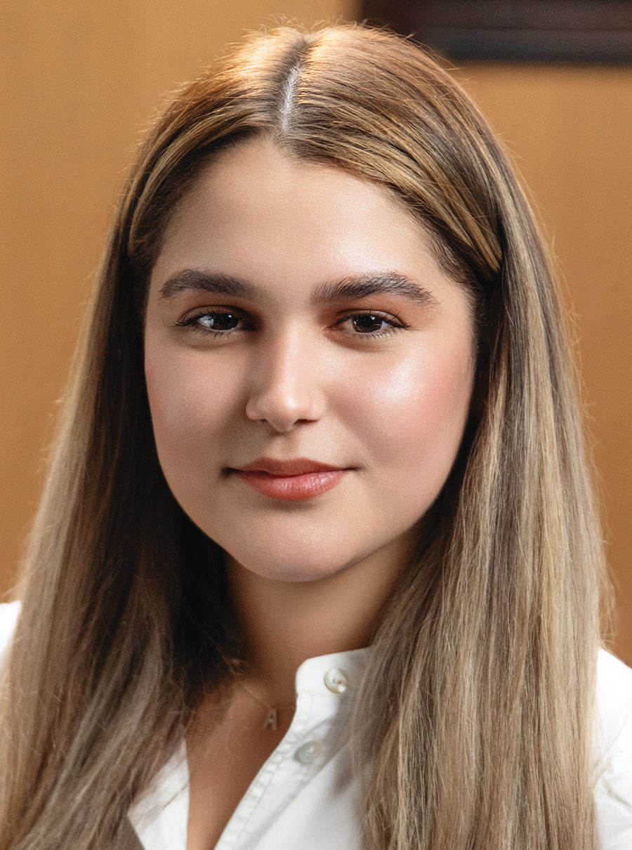 headshot of Yesenny Fernandez